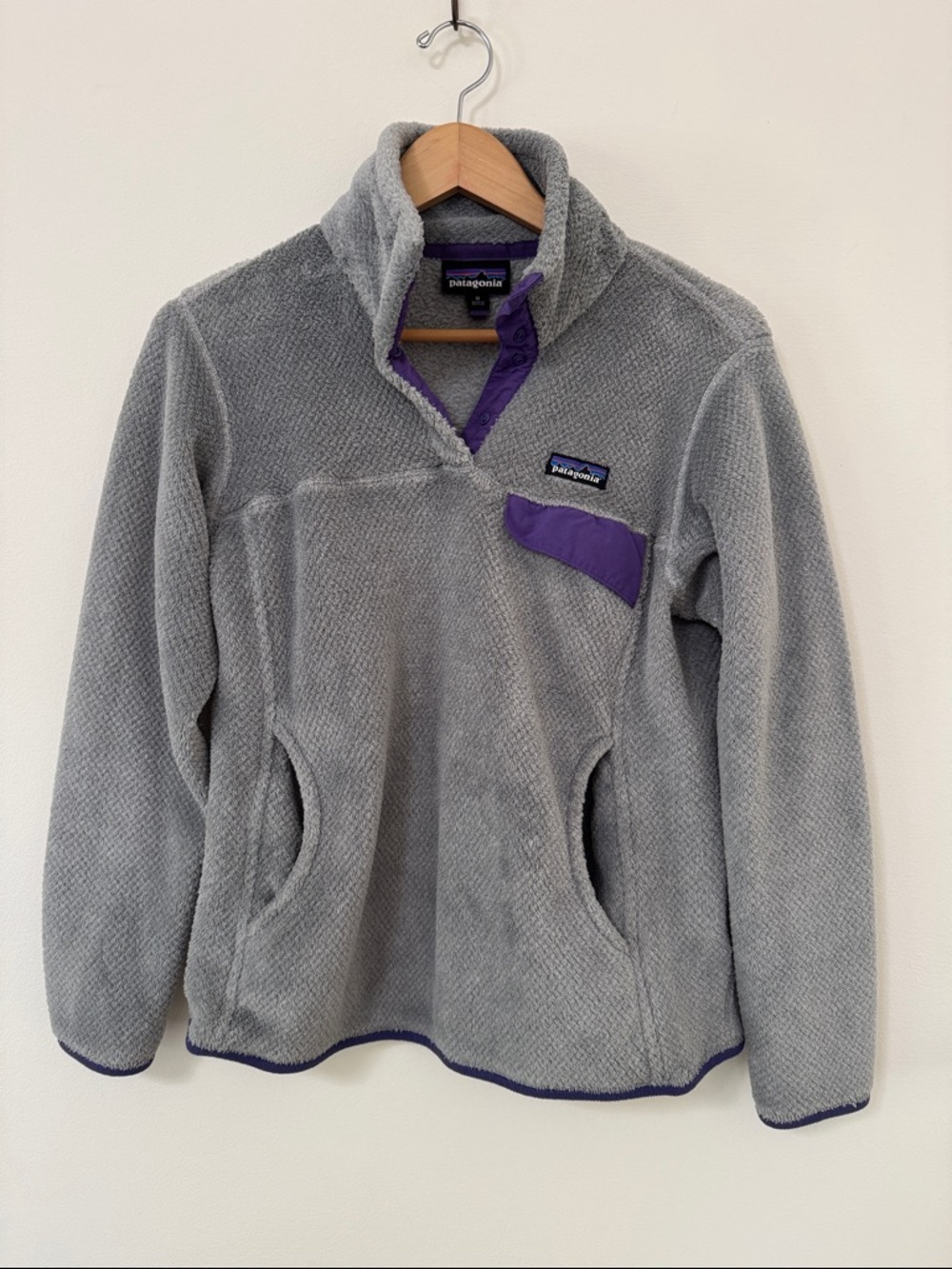 Patagonia Light Gray Fleece Pullover with Purple Accents
